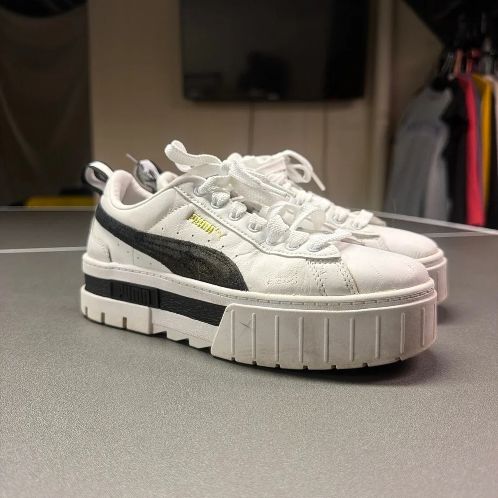 Puma Mayze Classic White Black Platform Sneakers 381983-01 Womens 7.5